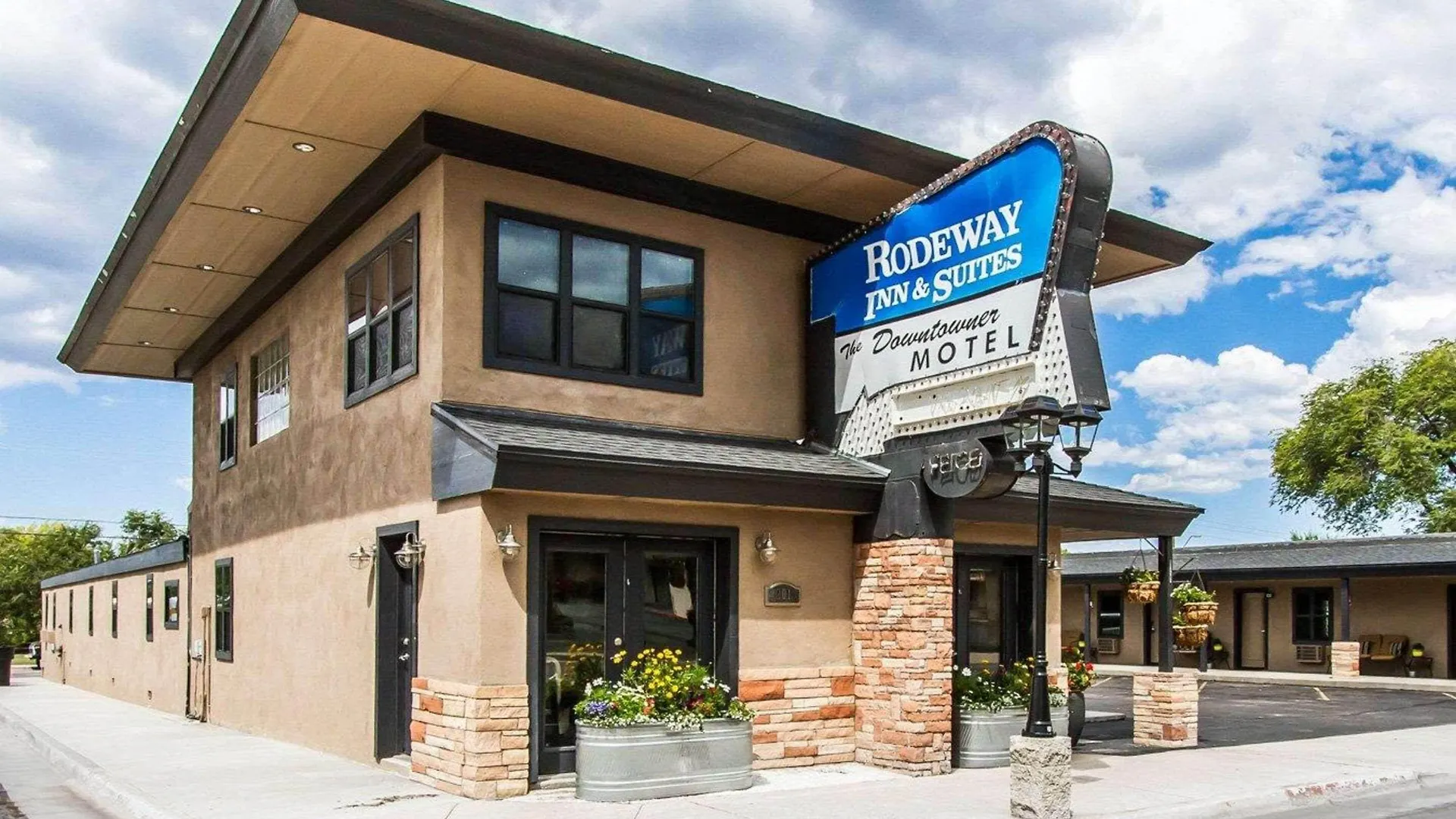 5 Cheap Hotels Near Buckskinner Park Worth Booking in Williams