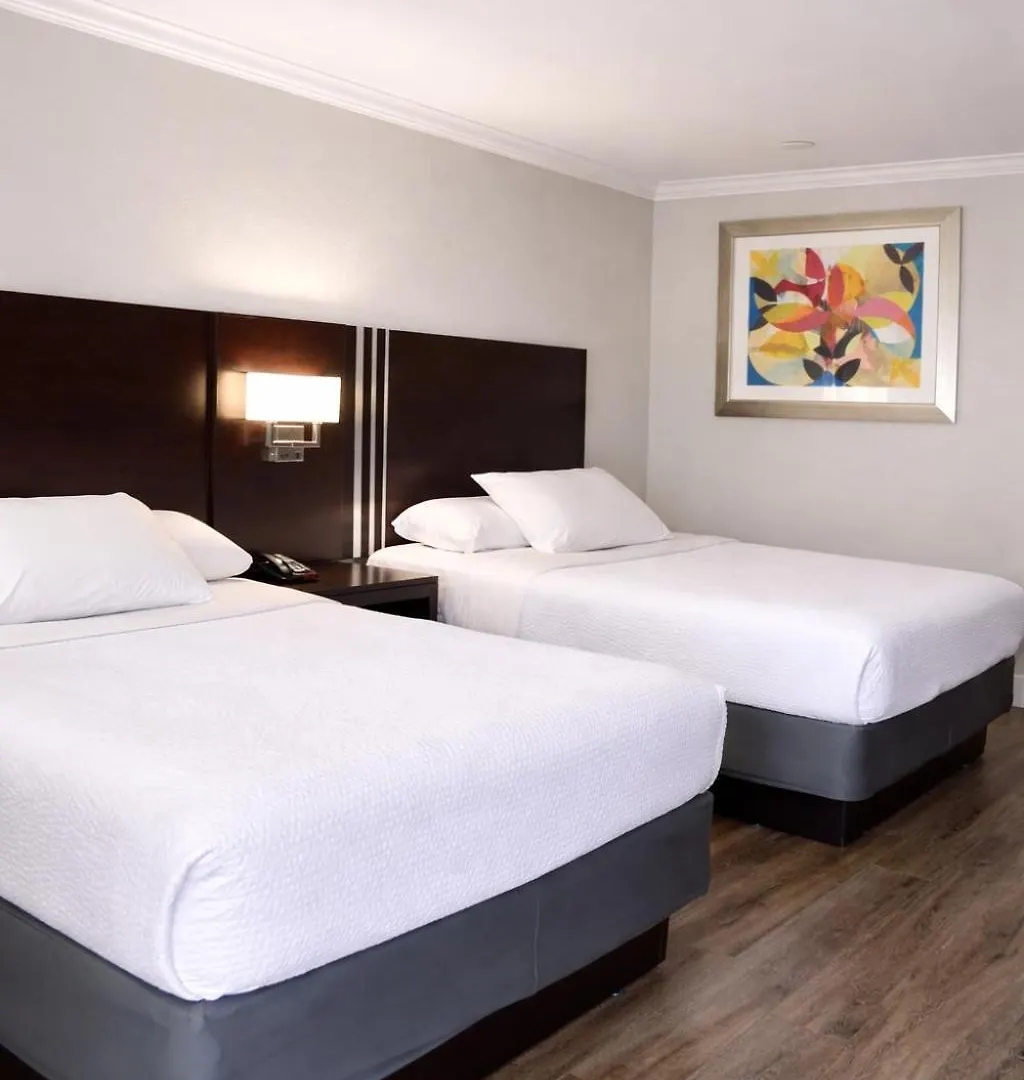 Where to Stay in Sonoma County: 4 Best Central Hotels